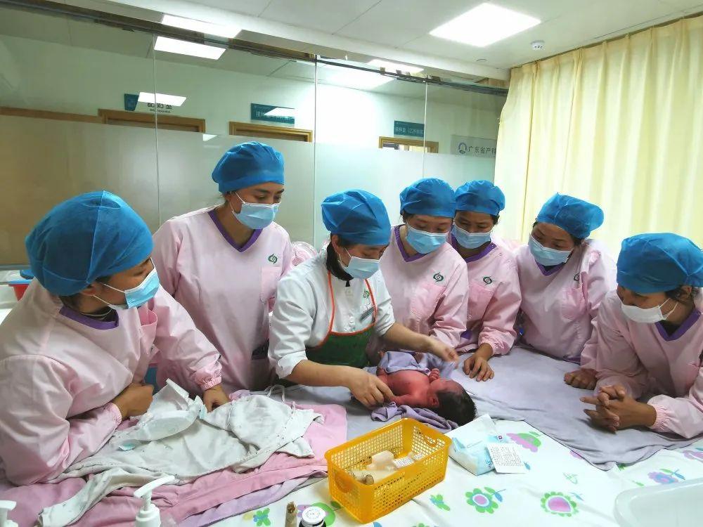 嘉鱼县妇婴监护型护送